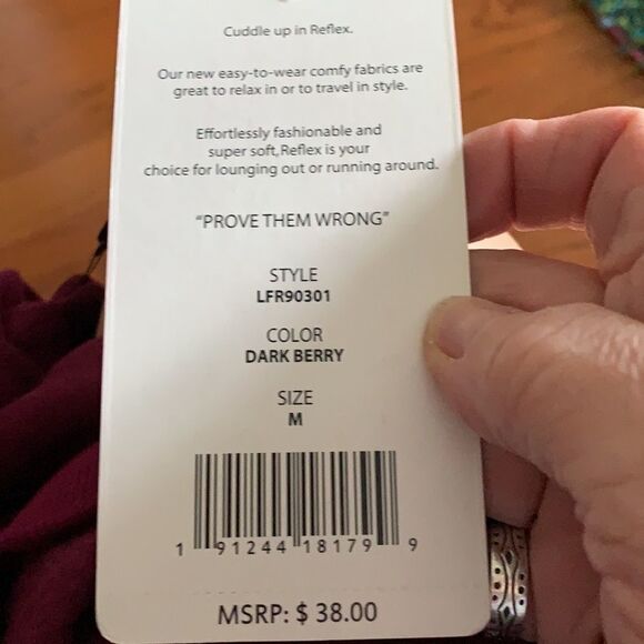 Reflex medium long sleeve and unique sweatshirt. Scoop neck and shoelace sleeves - Picture 4 of 9